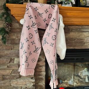 LV Pink & Silver Scarf 🧣